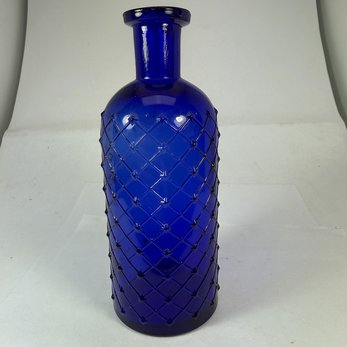 Poison. Whitall Tatum Co. Round with Diamond Points and label space. W. T. & Co base mark. 151 mm.