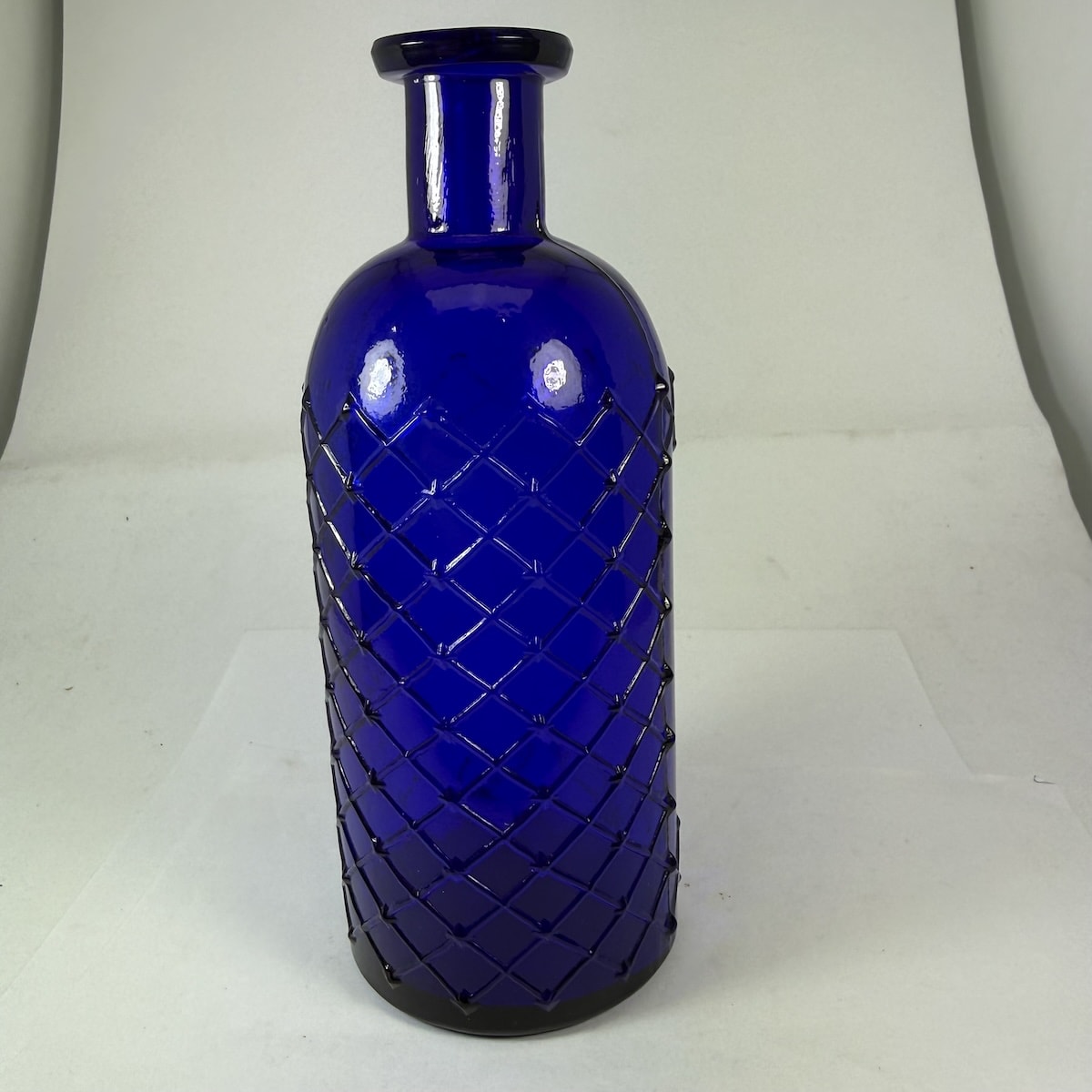 Poison. Whitall Tatum Co. Round with Diamond Points and label space. W. T. Co base mark. 171 mm.