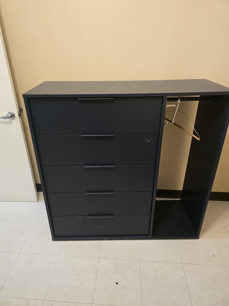 202_dresser.jpg