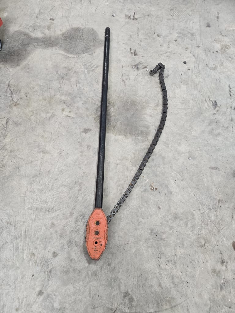221_6ft chain wrench.jpg