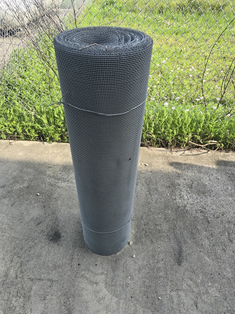231_4ft roll of chicken wire galvanized.jpg