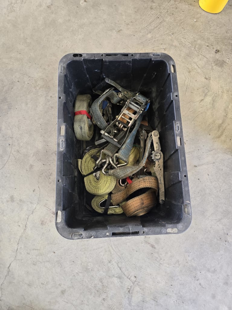 233_tote of 2in ratchet straps.jpg