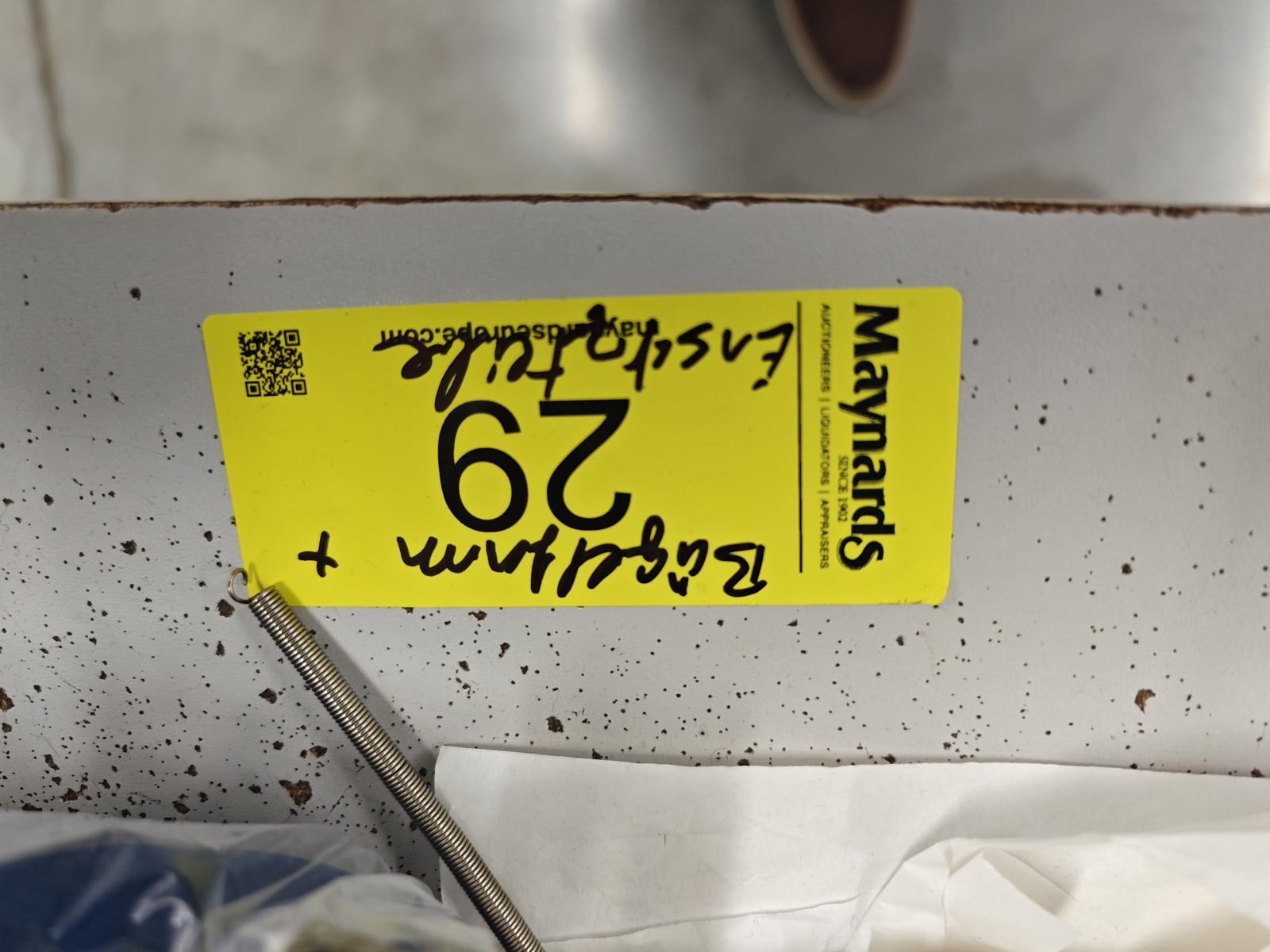 8030029_03.jpg
