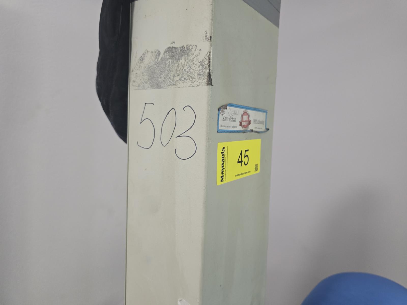8030045_02.jpg