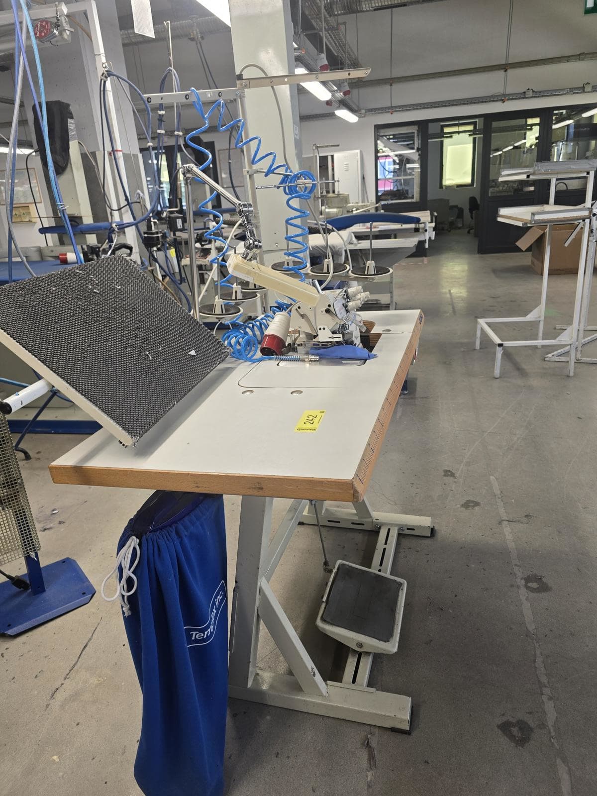 8030242_04.jpg