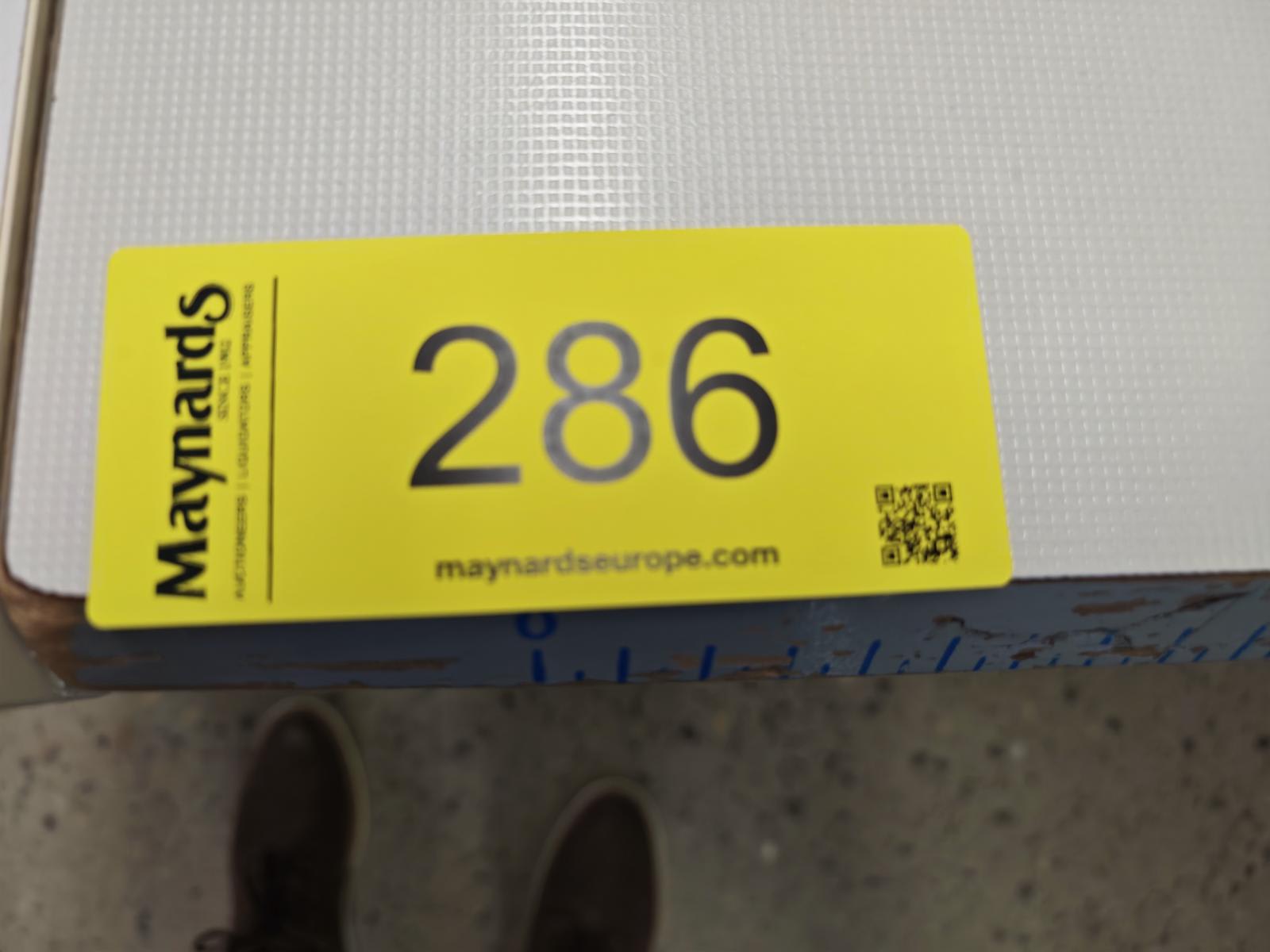 8030286_99.jpg