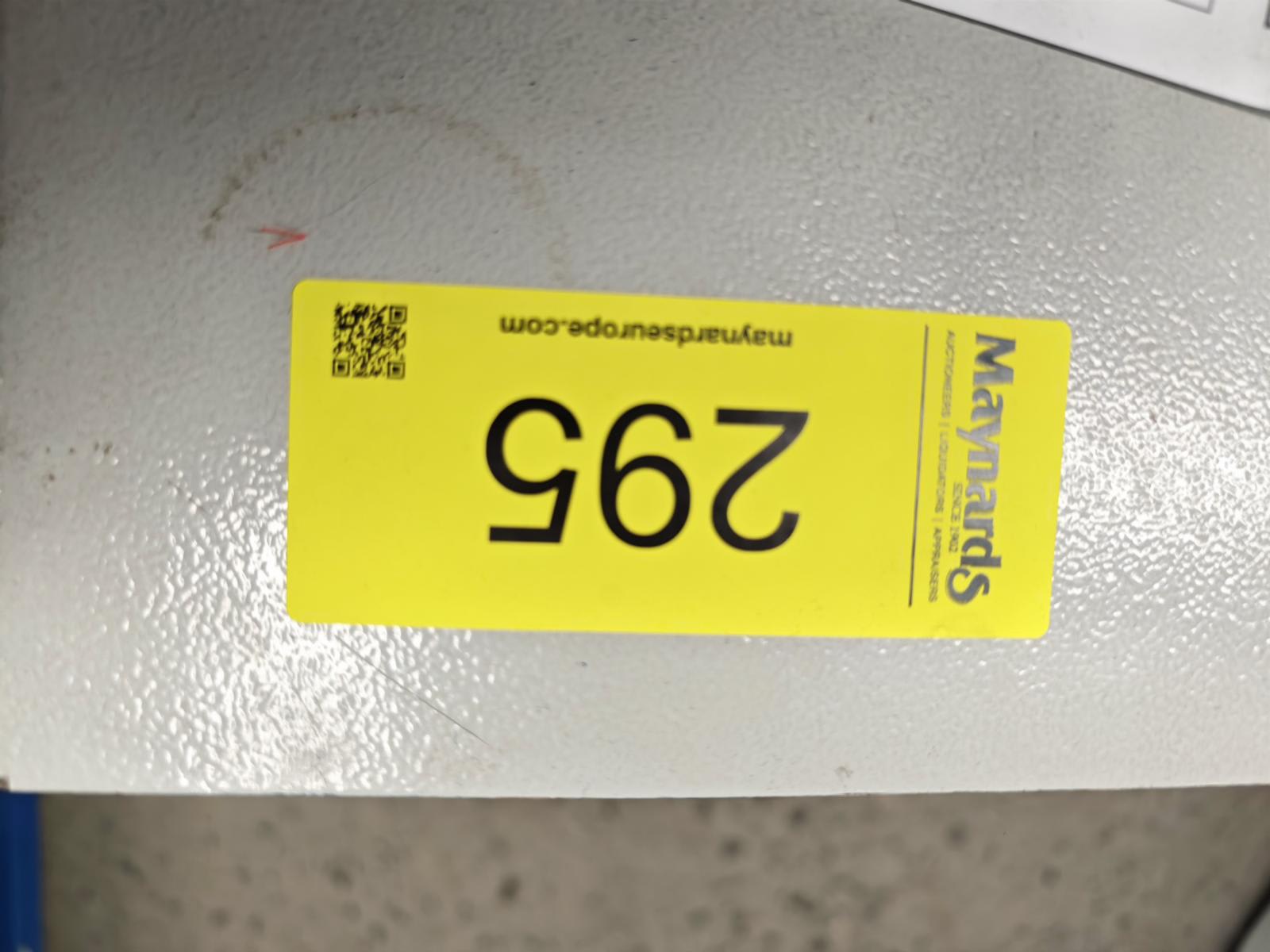 8030295_99.jpg