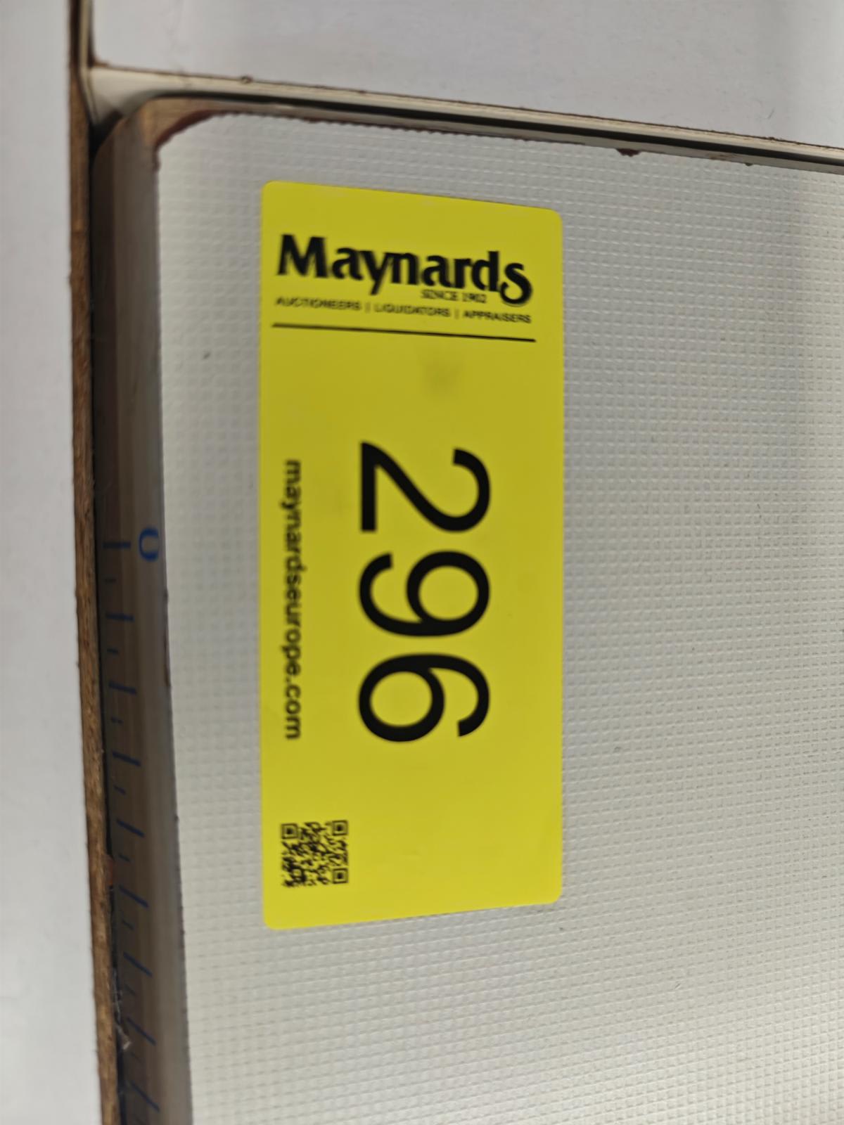 8030296_99.jpg
