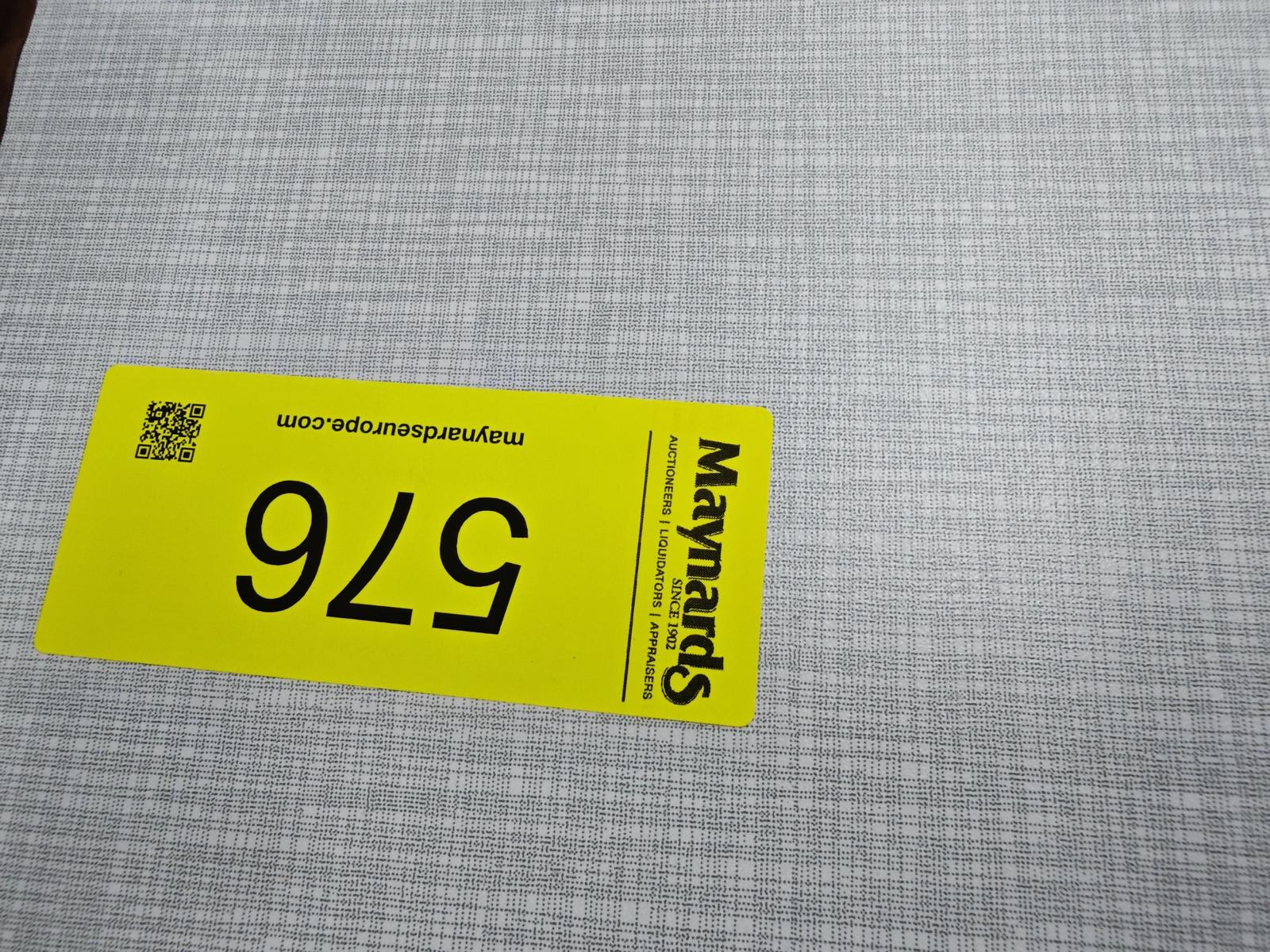 8030576_99.jpg