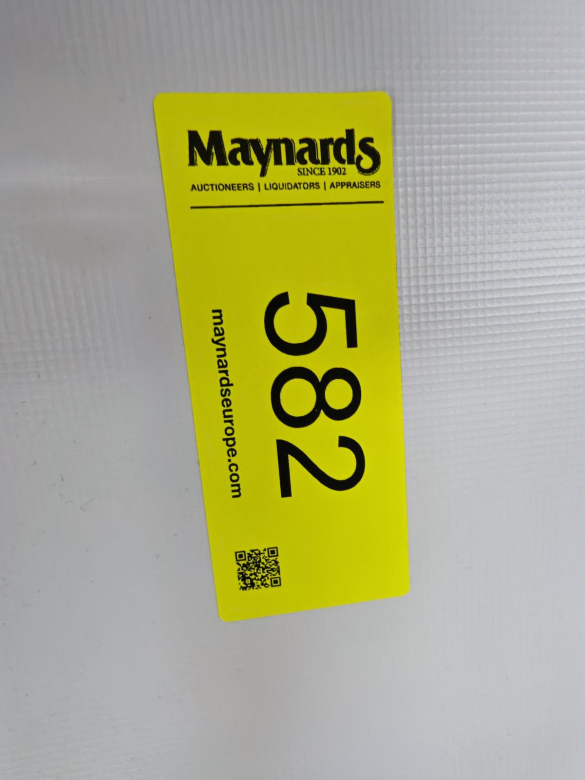 8030582_99.jpg