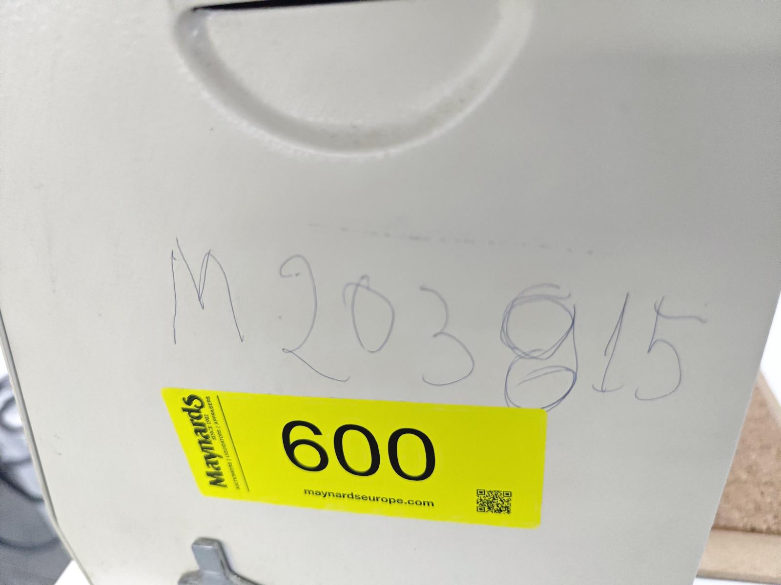8030600_06.jpg