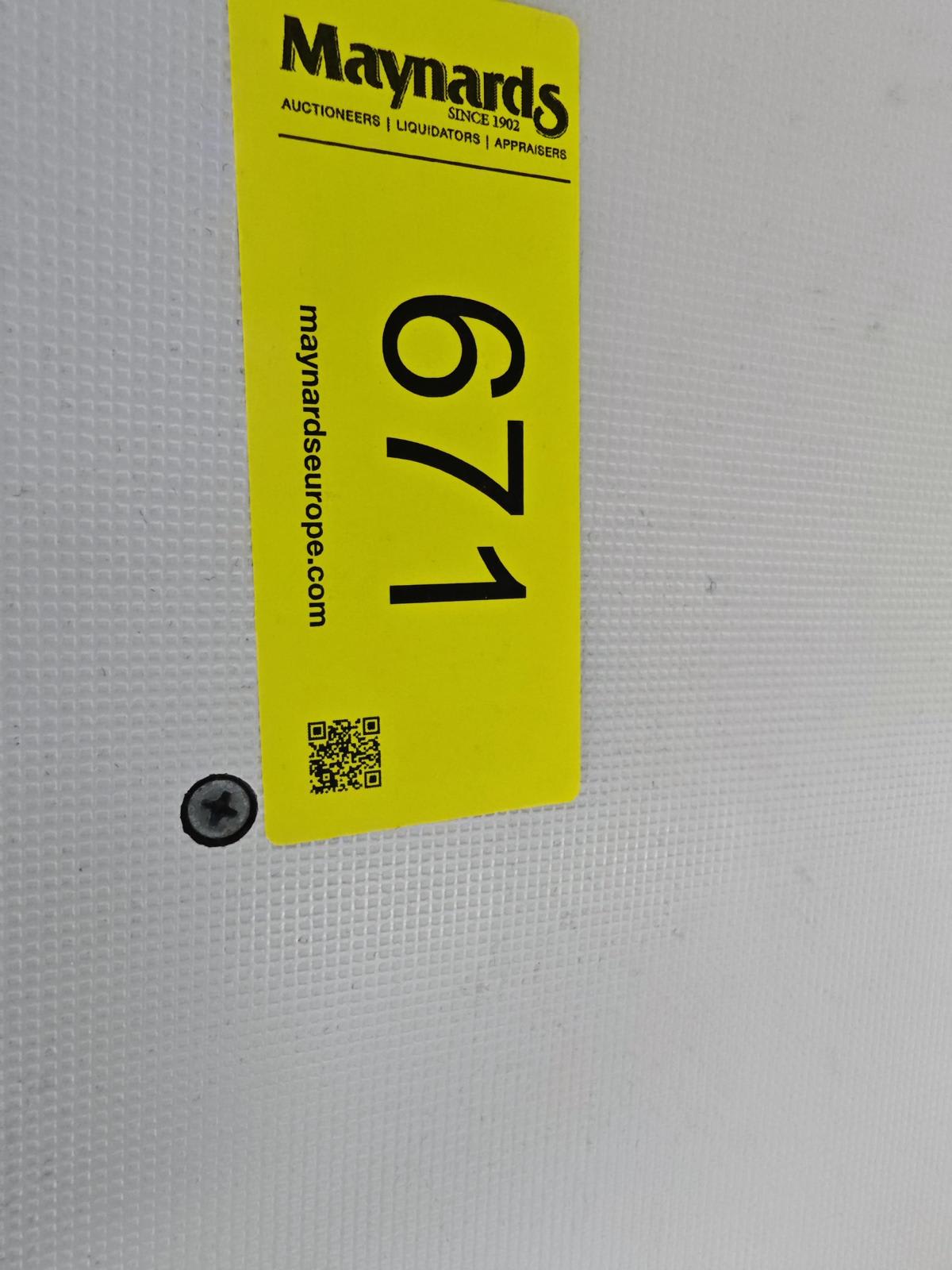 8030671_99.jpg