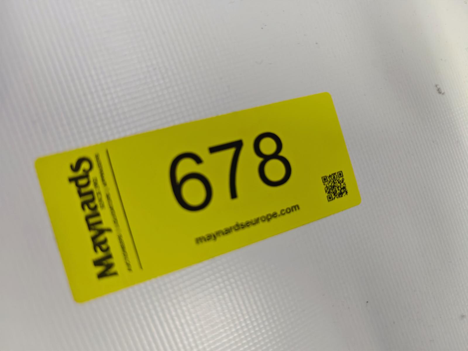 8030678_99.jpg