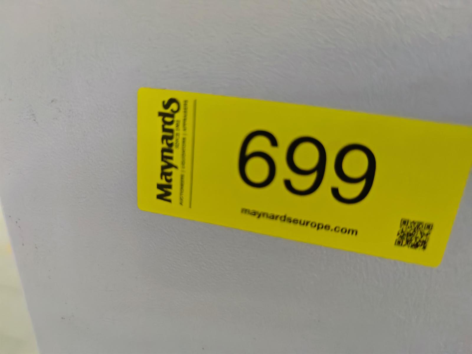 8030699_99.jpg