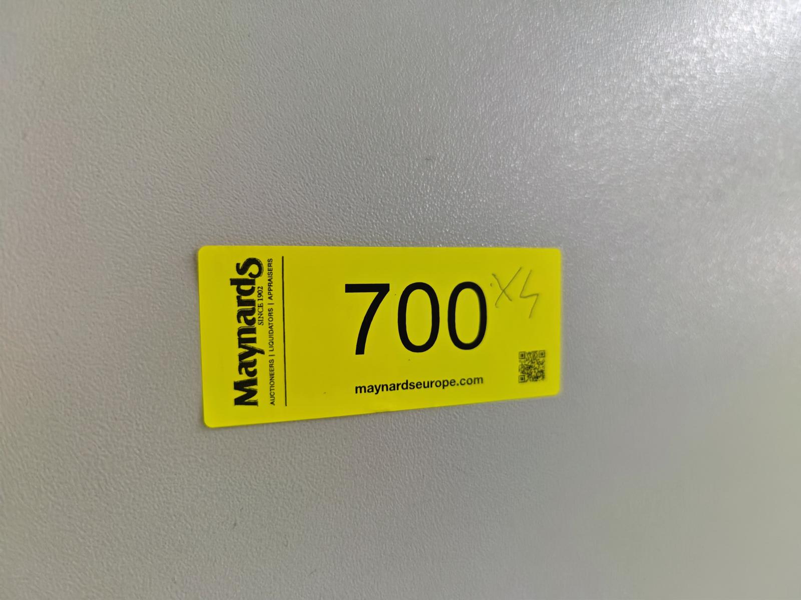 8030700_99.jpg