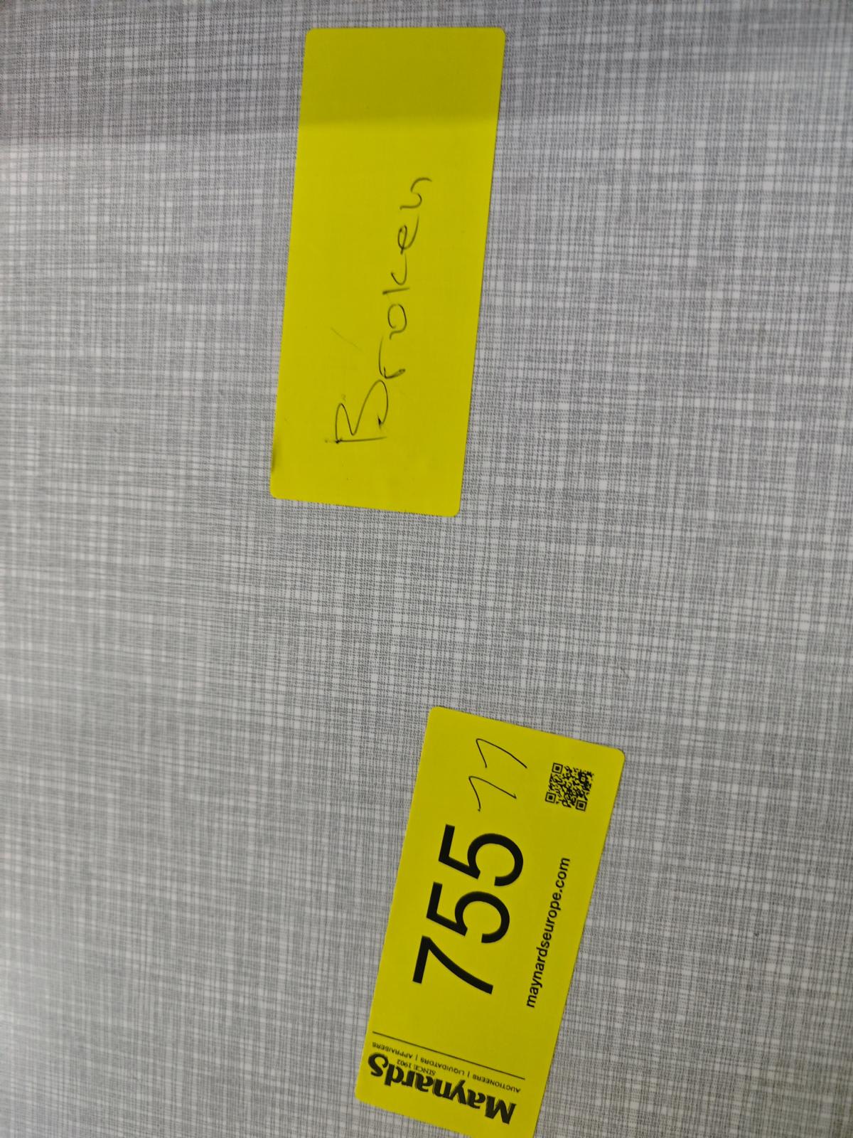 8030755_02.jpg