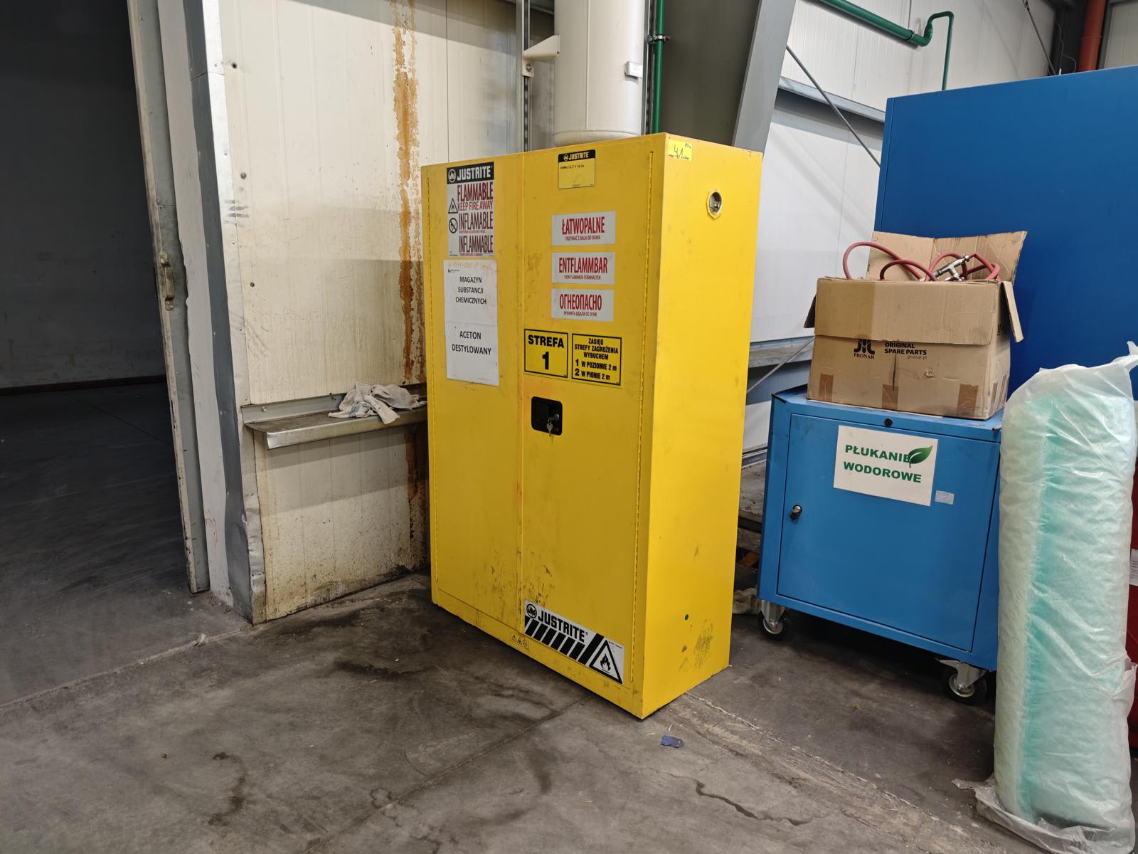 Safety cabinet for flammable substances JUSTRITE