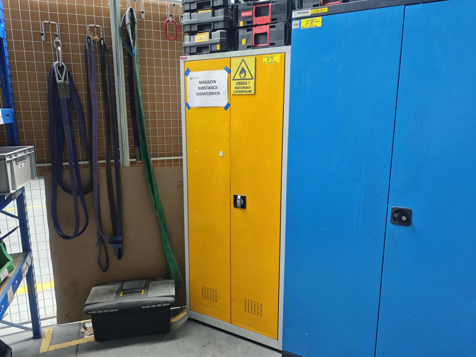 Safety cabinet for flammable substances UMSTAHL