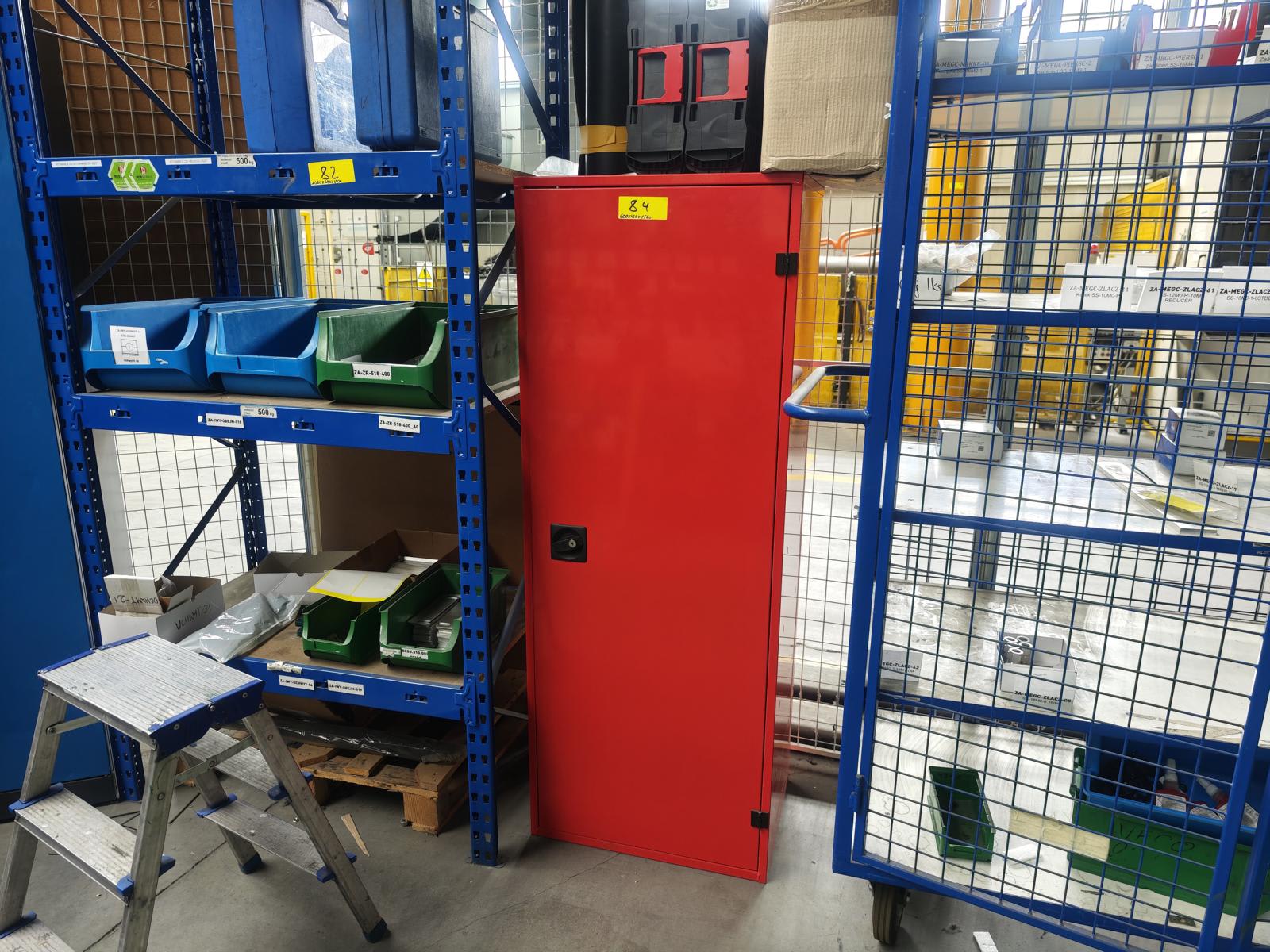 Workshop cabinet