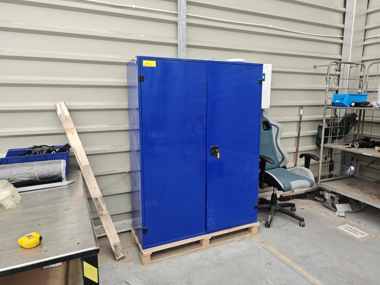 Workshop cabinet