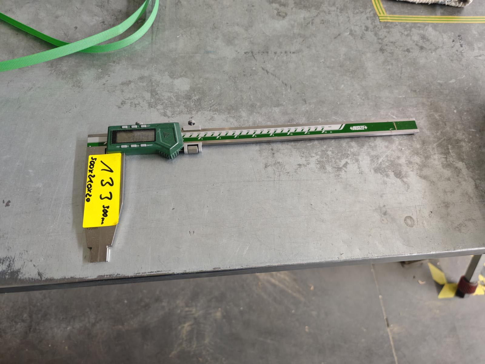Digital caliper, 300 mm