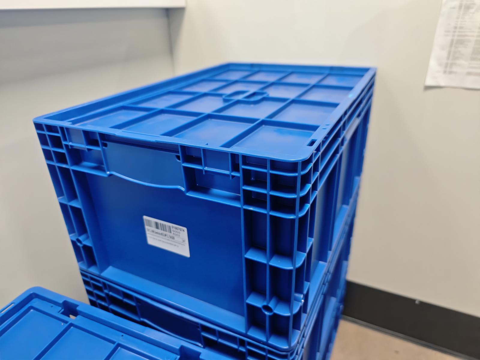 Boxes with tool holders and tools (with internal cooling)
