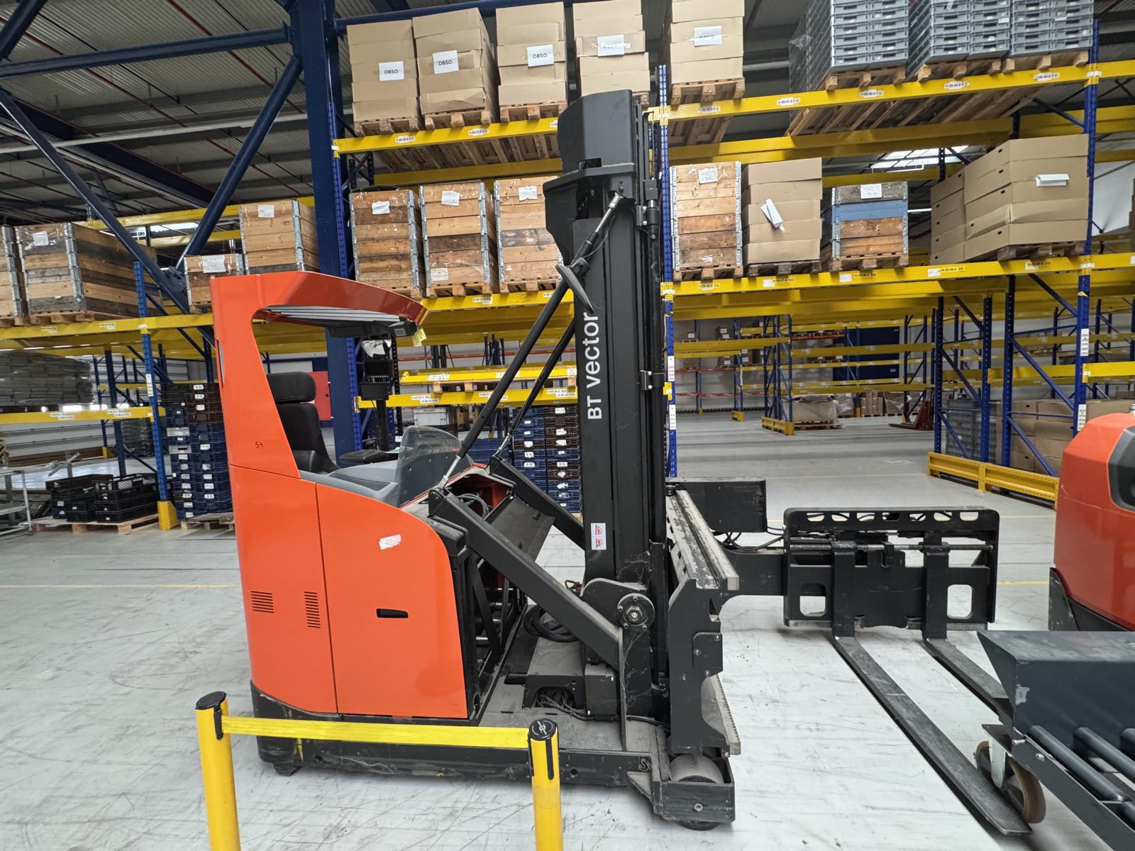 Electric Side Loader Forklift 1,500kg BT Vector VRE 150 | 2018