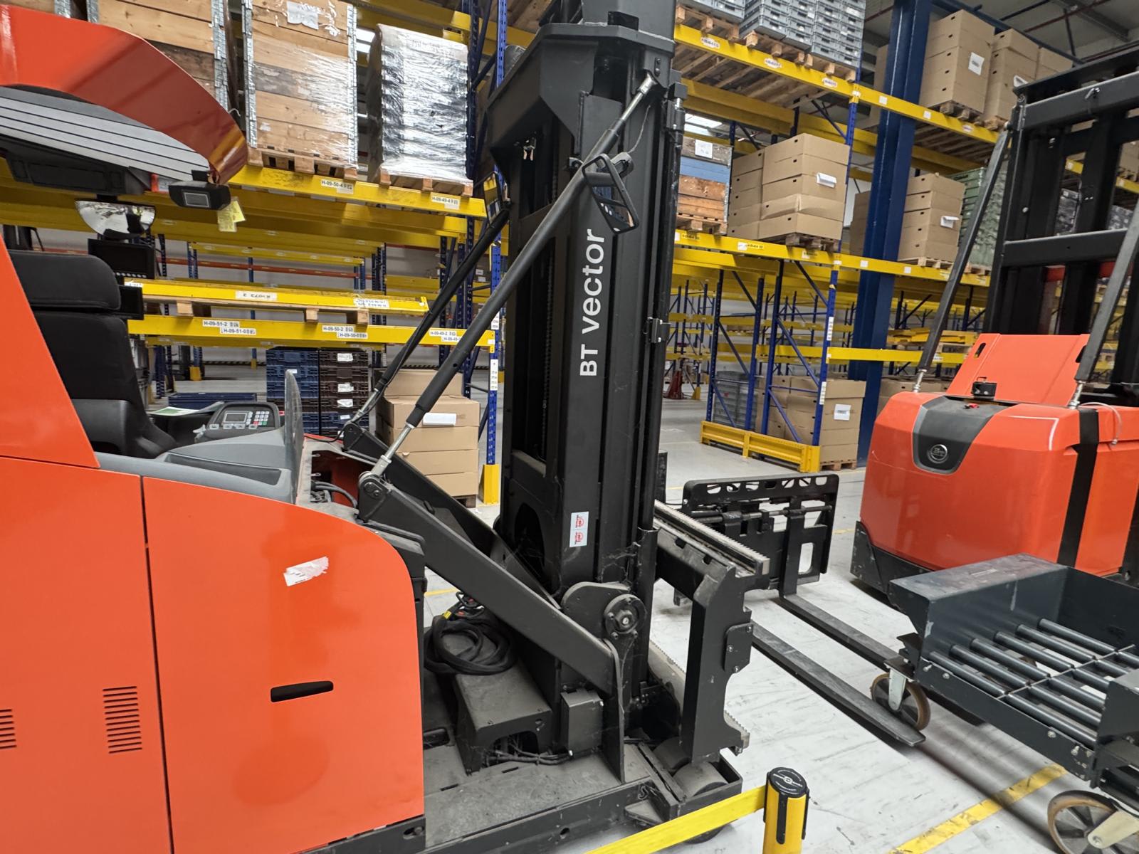 Electric Side Loader Forklift 1,200kg BT Vector VCE 120 | 2015