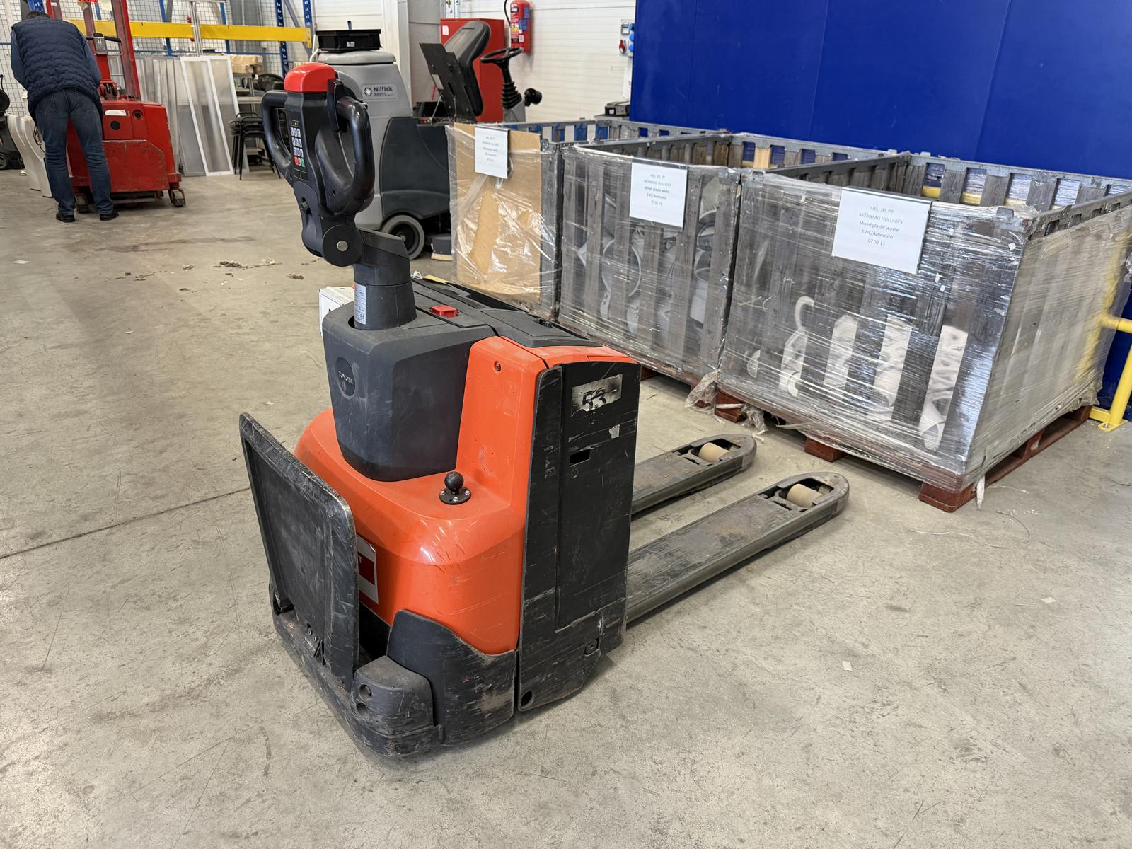 Pallet truck (walkie) 2,t BT LWE 200 | 2017