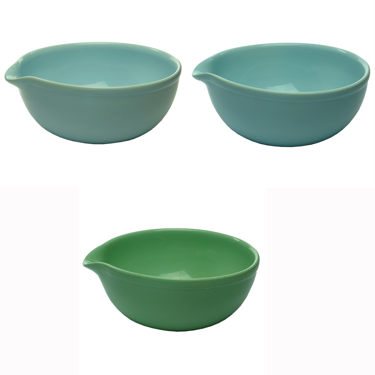 Pottery. Three Fowler's Graduating Sizes Mixing Bowls with Pouring Lips. Blue and Green.
