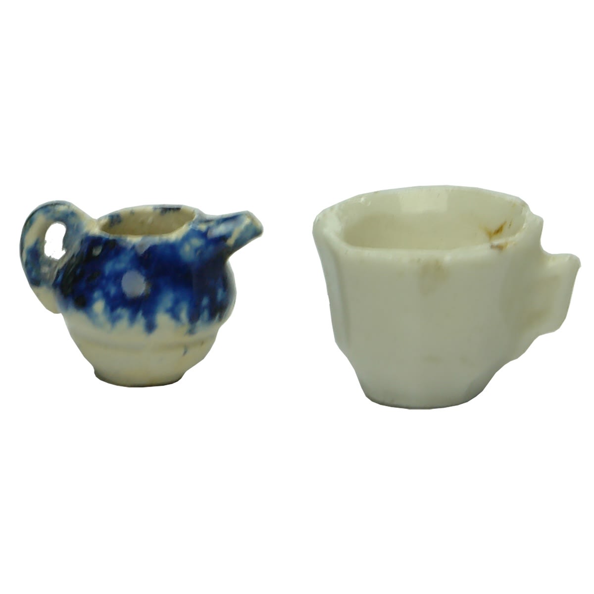Miniature. Miniscule blue and white teapot and a dolls set teacup.