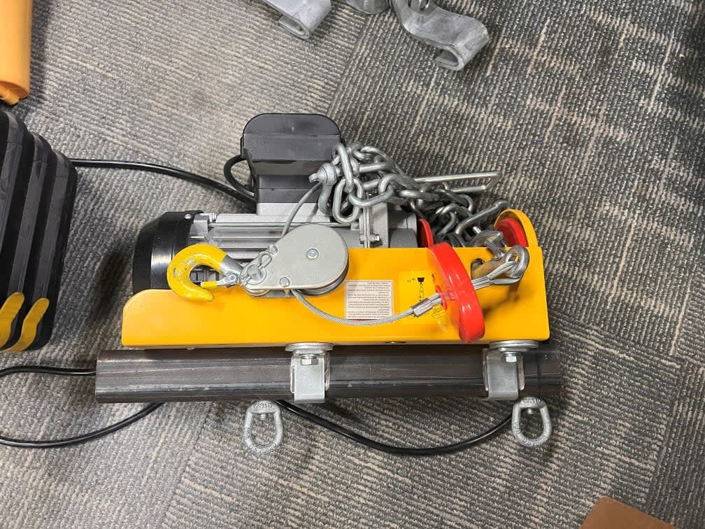 10_Electric_Hoist_1.jpg