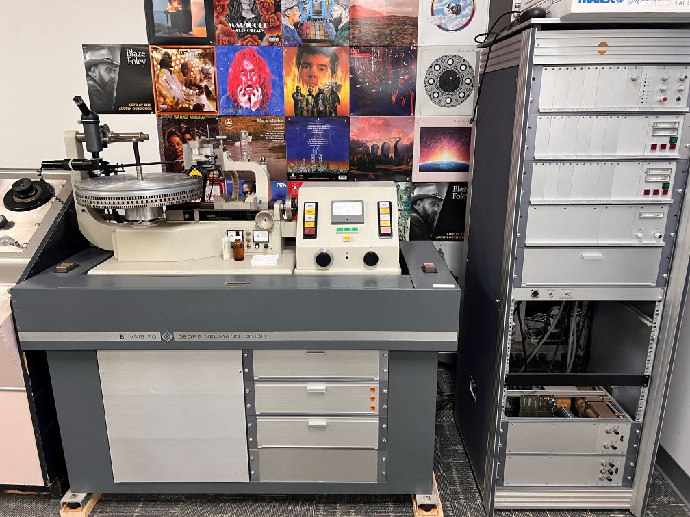 13_Neumann_Lathe_1.jpg