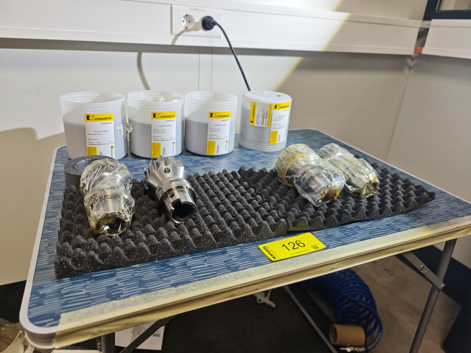 HSK 63 tool holders with internal cooling