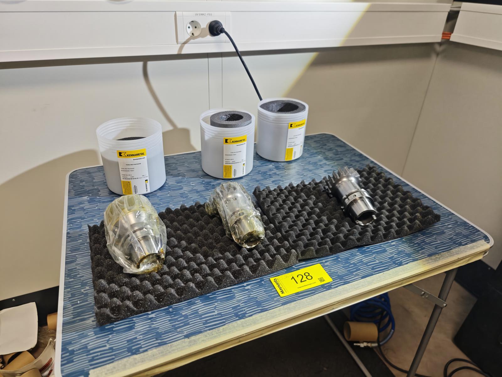 HSK 63 tool holders with internal cooling