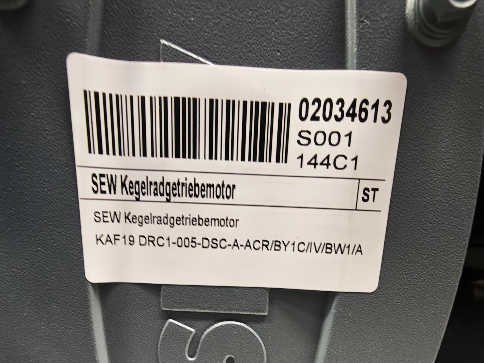 3010243_03.jpg