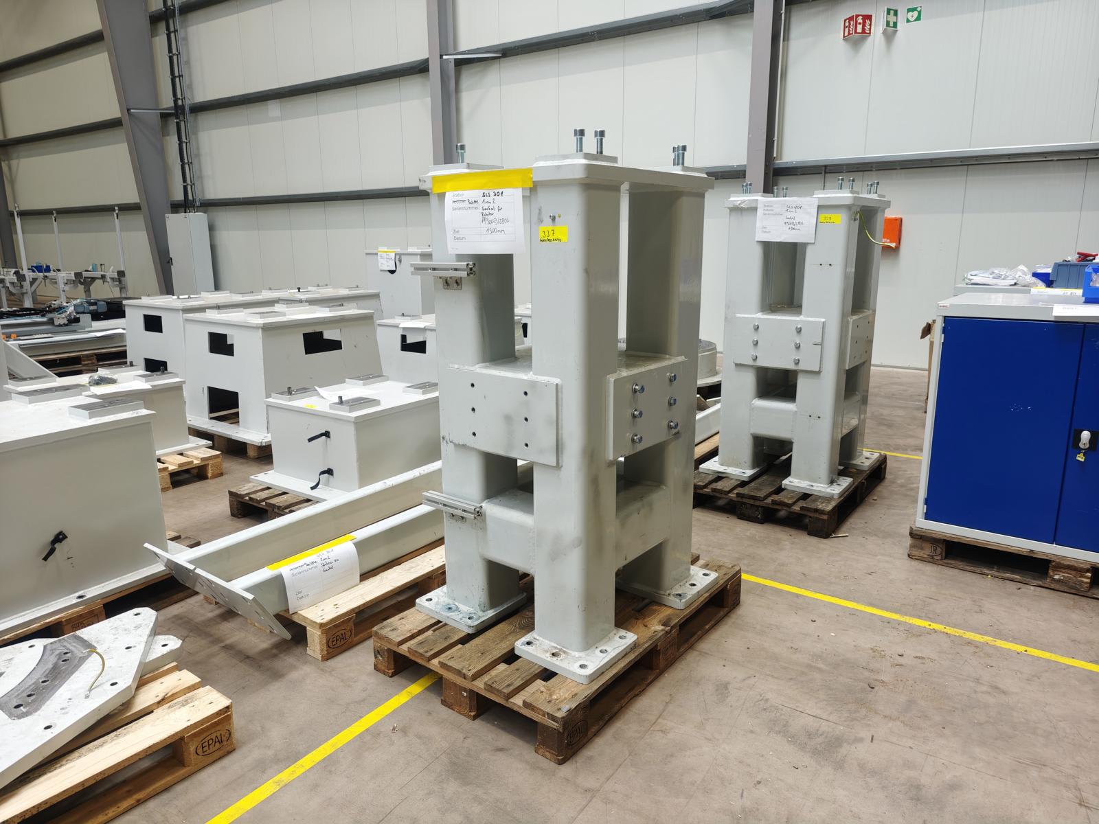 Robot base for FANUC M900iB/280L
