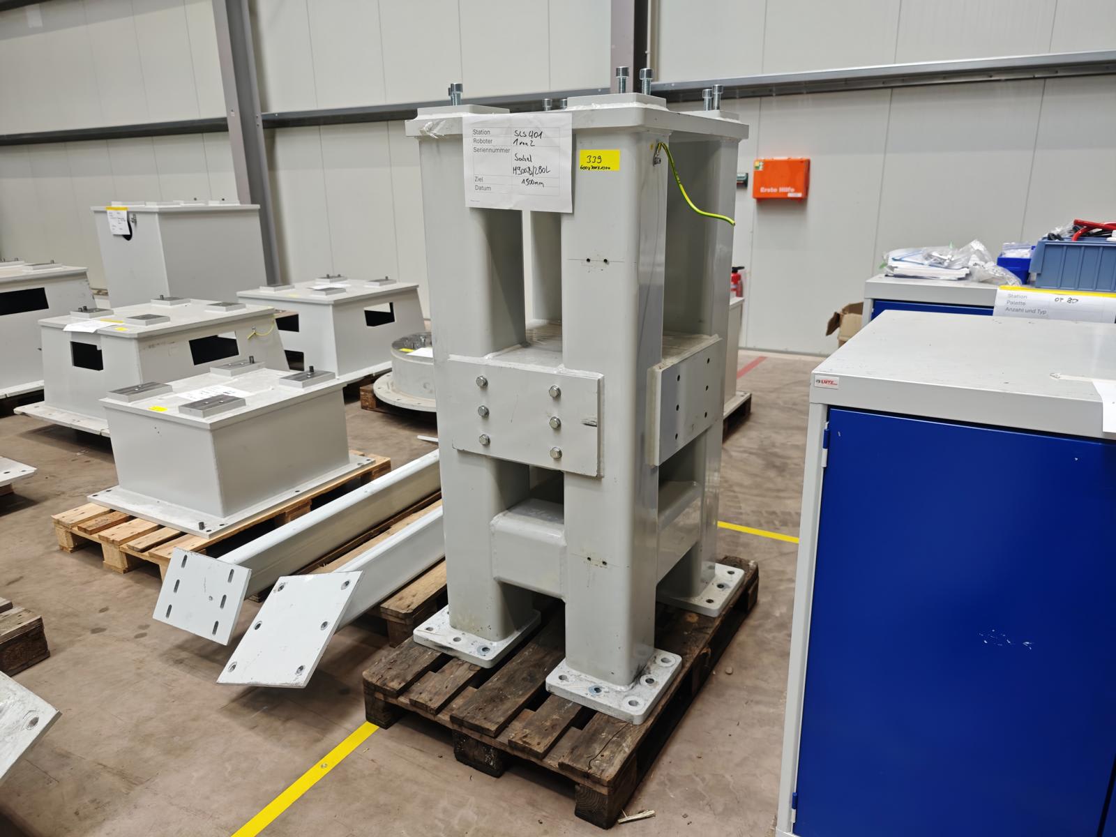 Robot base for FANUC M900iB/280L