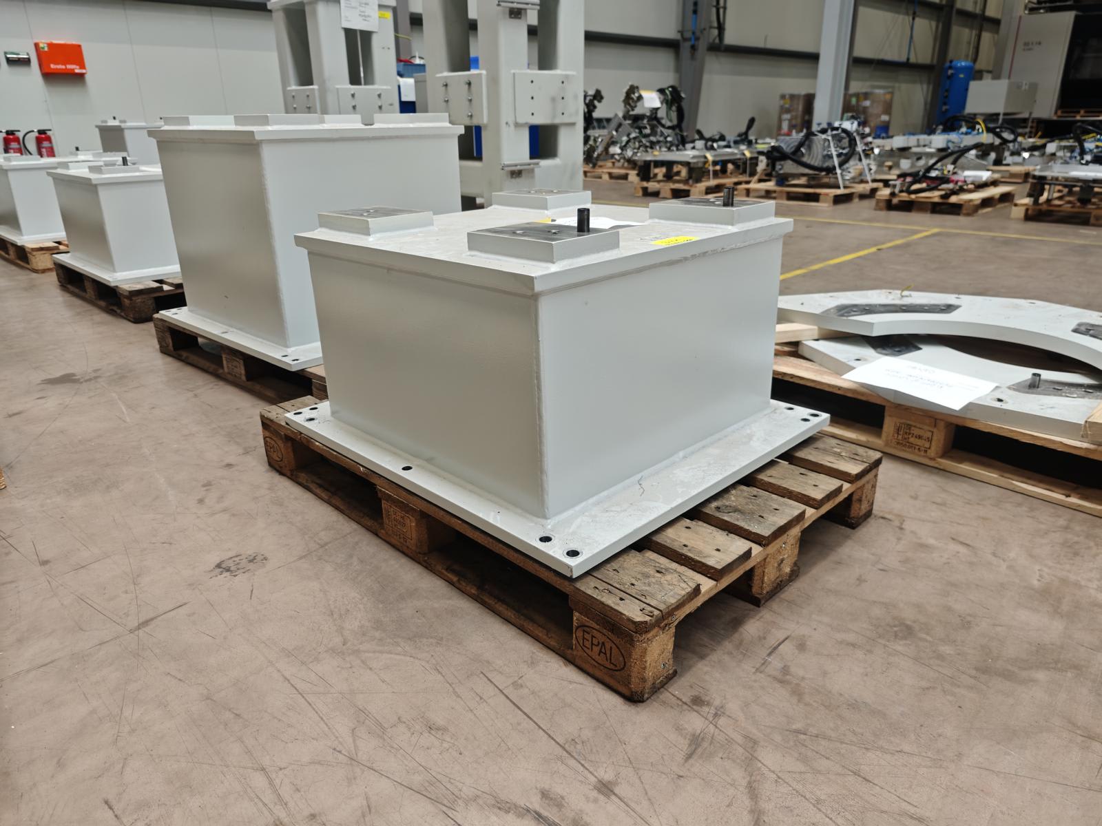 Robot base for FANUC M900iB/280L