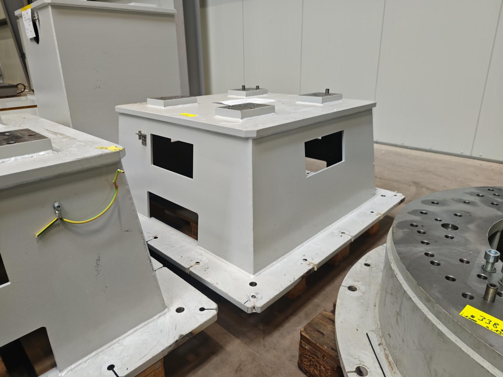 Robot base for FANUC R2000iC/210L