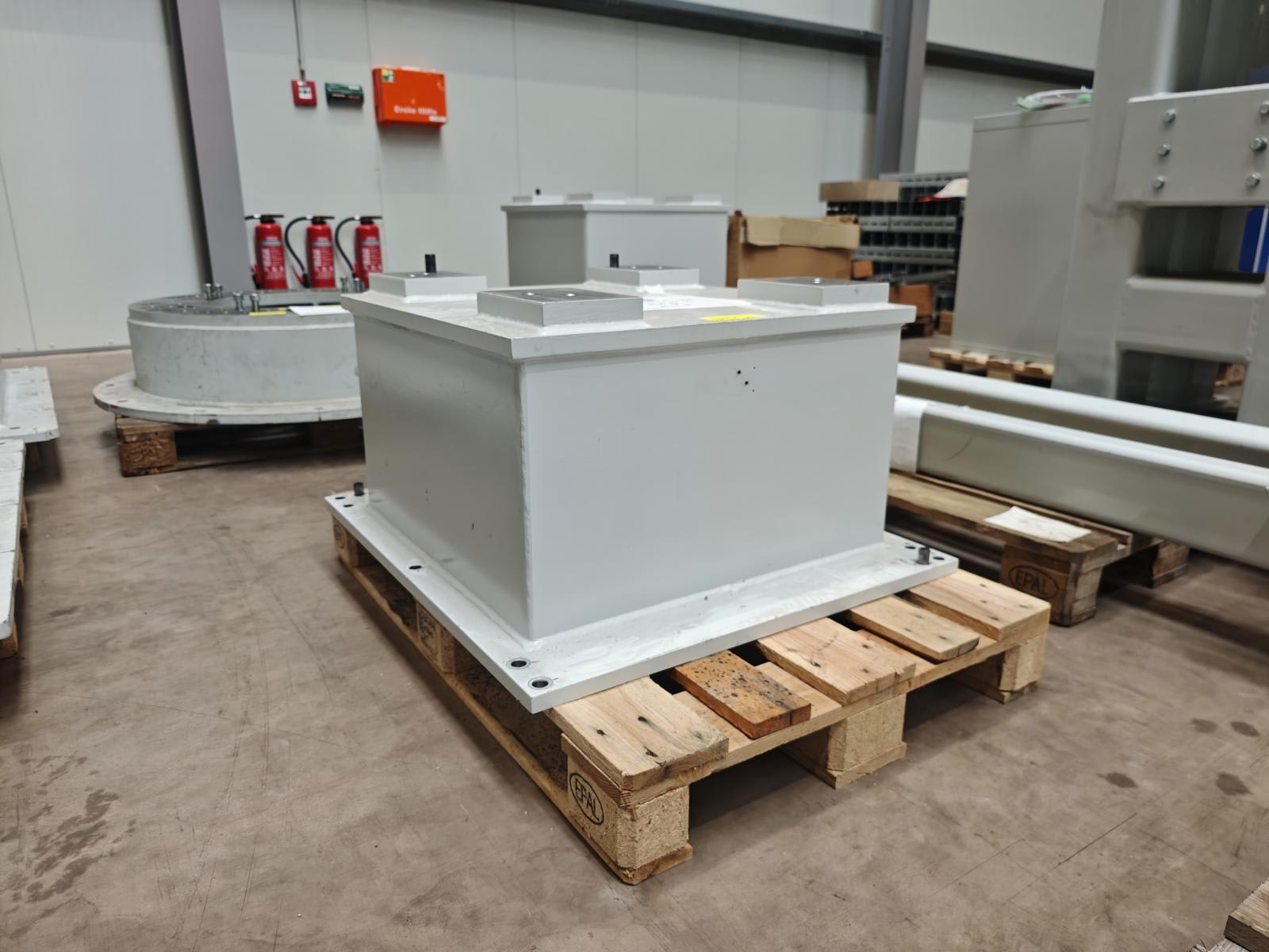 Robot base for FANUC M900iB/280L