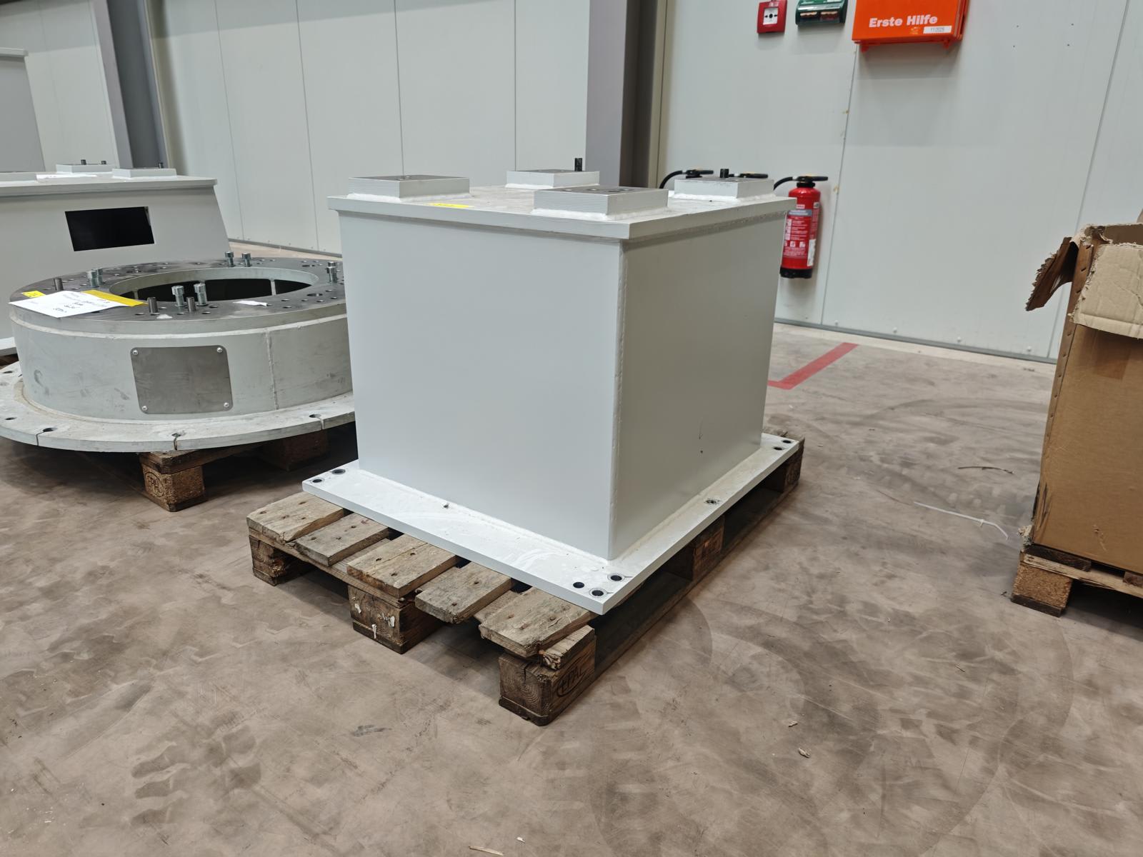 Robot base for FANUC R2000iC/210L