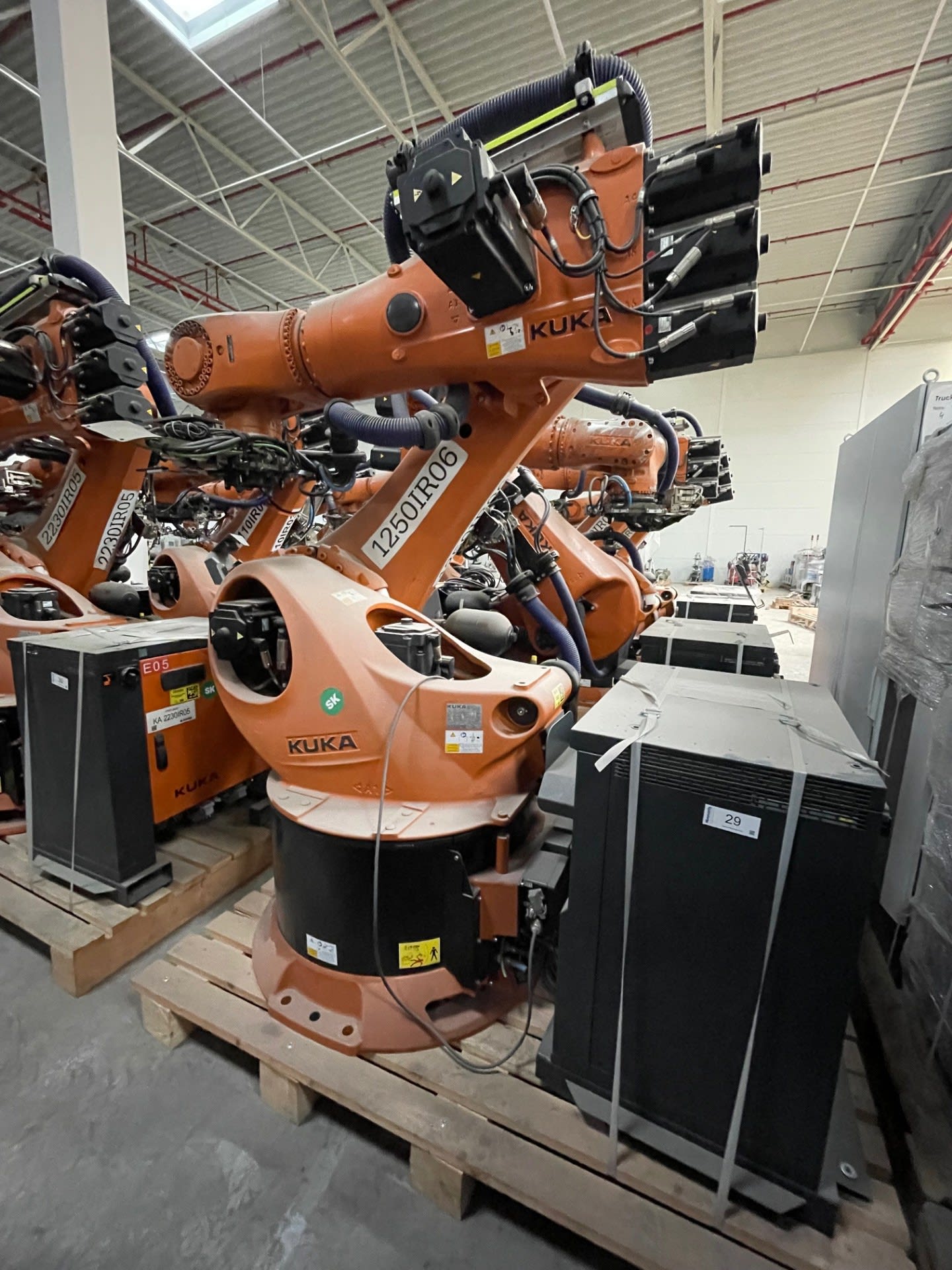 Robot with controller and pendant Kuka KR500 R2830 | 2017