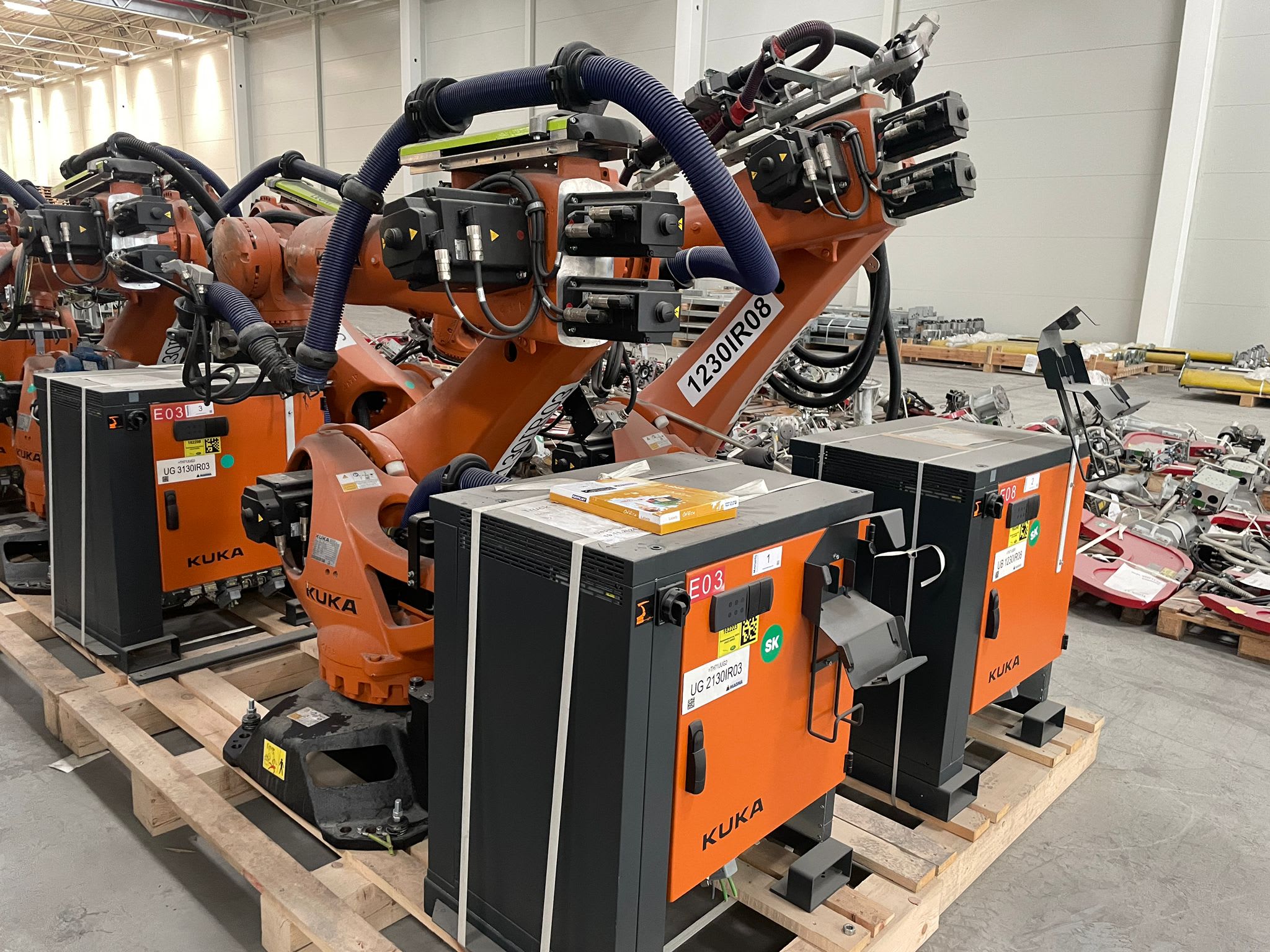 Robot with controller and pendant Kuka KR210 R2700 PRIME | 2016