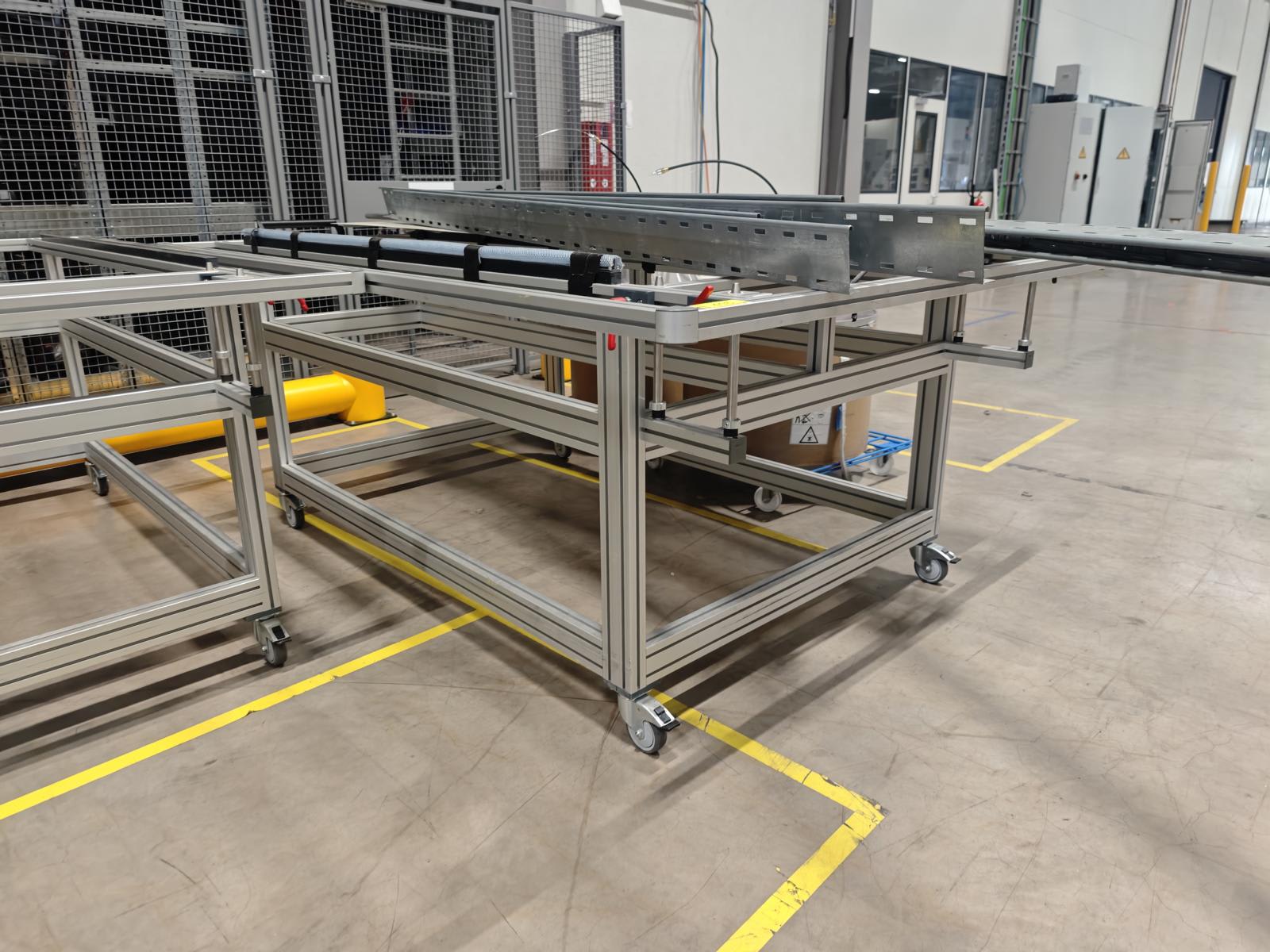 Mobile assembly tables