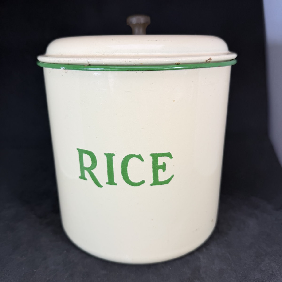 Round enamel tin. Rice. Cream & Green. Original lid.