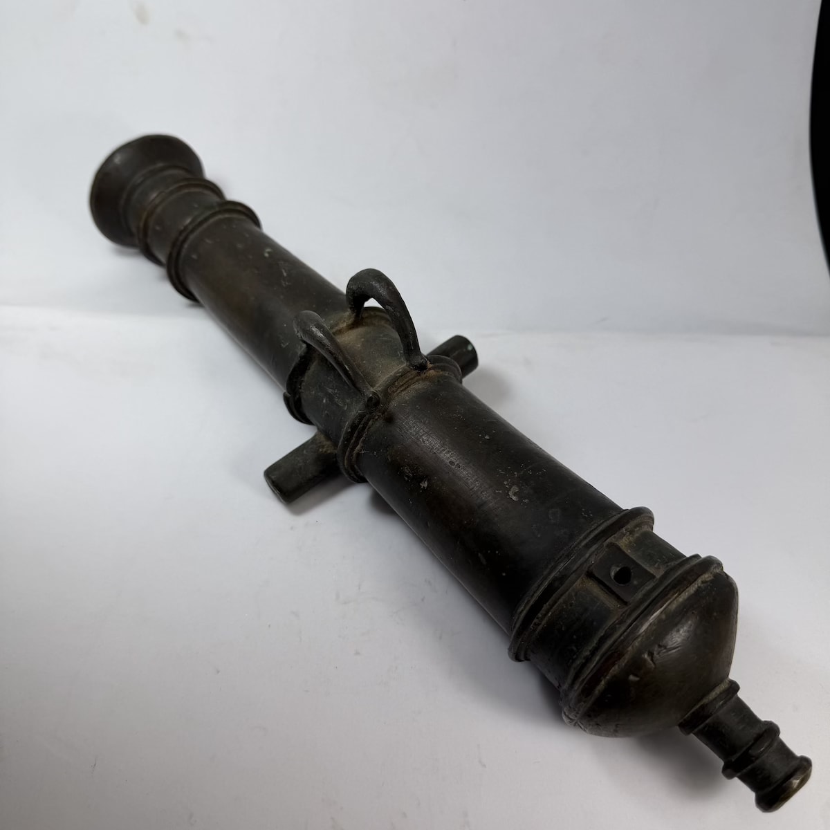 Brass Cannon! Well a small one. Fancy with cross bar and handles to mount it on something. weighs 1.38 kg and is 318 mm long.