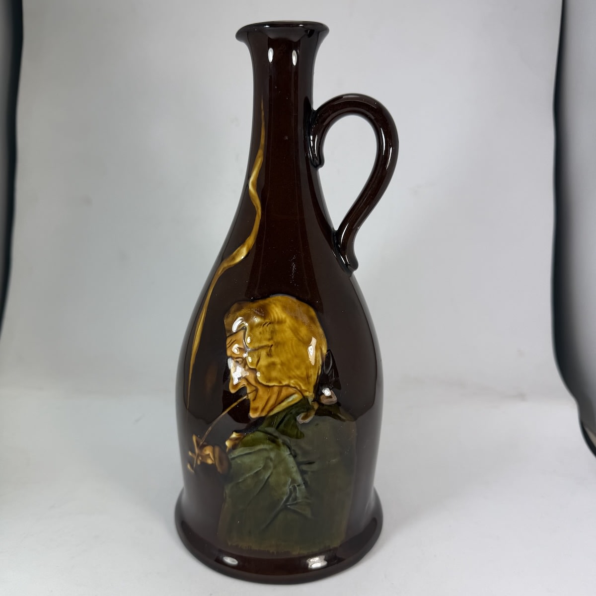Kingsware Jug. Churchwarden. Man smoking long clay pipe. Dewars Scotch Whisky. Royal Doulton.