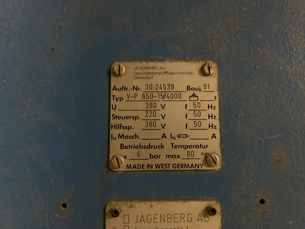 EU533184_7.jpg