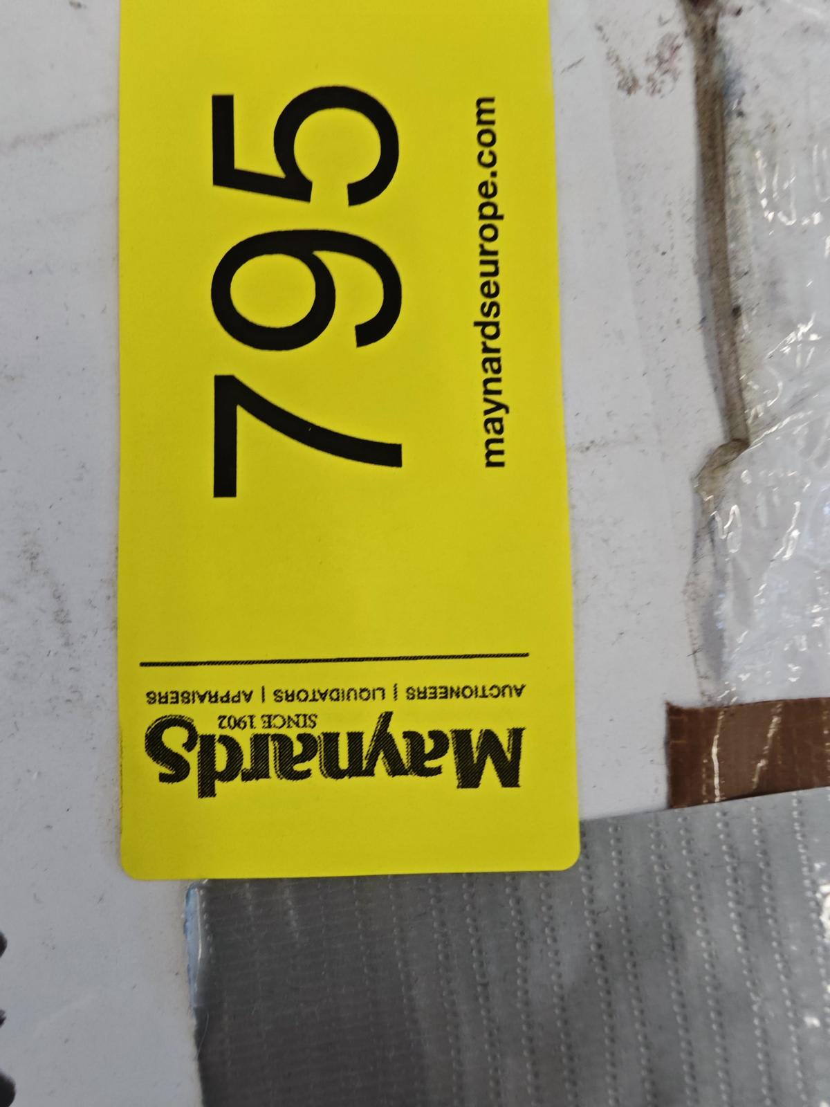8030795_99.jpg